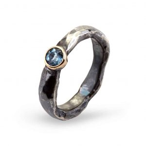 Ring Heritage Stone Aqua. Handgjord ring i 925 sterling silver och 14 karat guld med en en Aquamarin