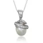 halsband i sterling silver med sötvattens pärla och vita zirconer