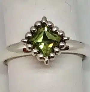 Månadssten Augusti Peridot ring