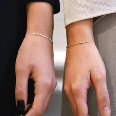 women united armband minimal